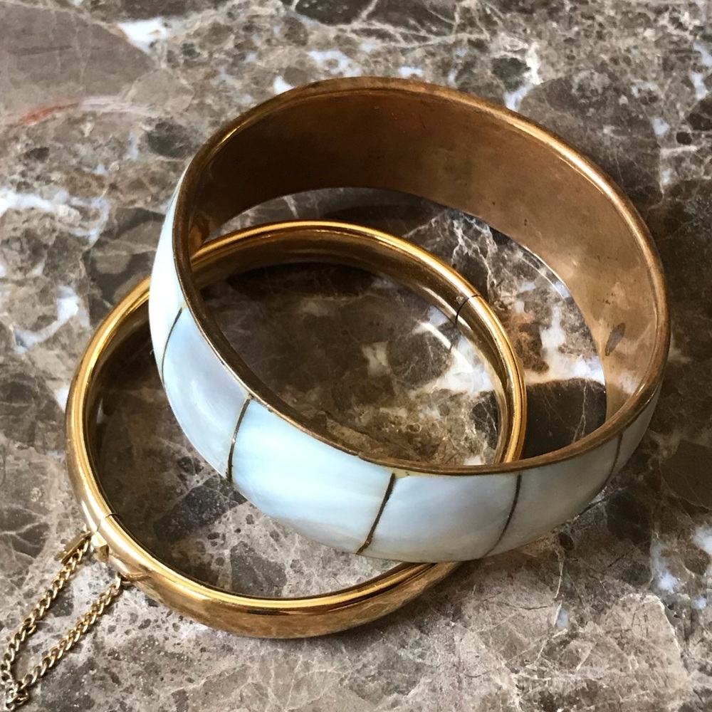Vintage Shell Bangle - Picture 2 of 7